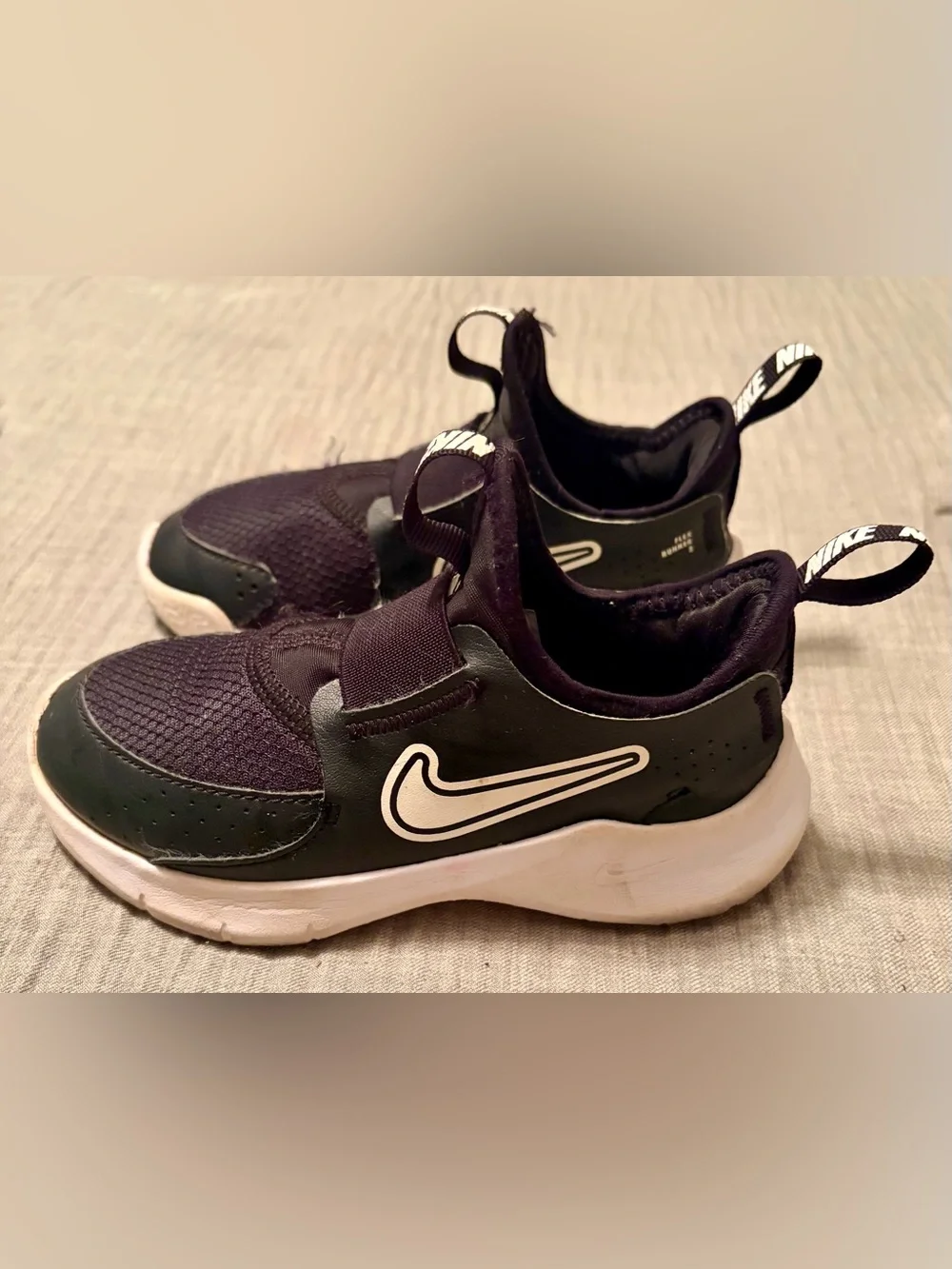 Little Boy’s Nike Black & White Slip-On Sneakers Tennis Shoes Stretch Sz 11c